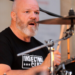 Exclusif - Le grand chef et animateur TV Philippe Etchebest donne un concert avec son groupe de Rock "Chef and the Gang" à l'occasion de la Fête de la Musique à Bordeaux, le 21 Juin 2019. Philippe Etchebest et son groupe jouaient devant le restaurant "Le Quatrième Mur" face à l'Opéra de Bordeaux. © Patrick Bernard / Bestimage