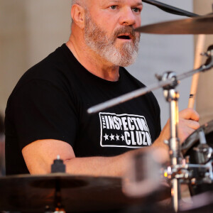 Exclusif - Le grand chef et animateur TV Philippe Etchebest donne un concert avec son groupe de Rock "Chef and the Gang" à l'occasion de la Fête de la Musique à Bordeaux, le 21 Juin 2019. Philippe Etchebest et son groupe jouaient devant le restaurant "Le Quatrième Mur" face à l'Opéra de Bordeaux. © Patrick Bernard / Bestimage