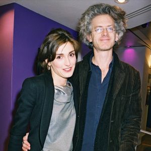 Julie Gayet et Santiago Amigorena à Paris, le 26 mars 2004.