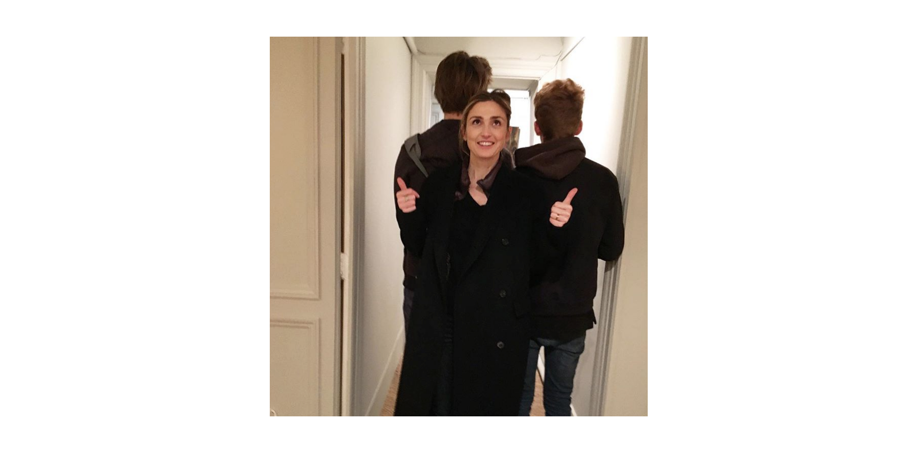 Qui Sont Les Fils De Julie Gayet Julie Gayet avec ses deux fils Tadeo et Ezéchiel : elle dévoile leurs