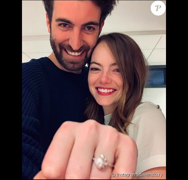 Emma Stone et son compagnon Dave McCary ont annoncé leurs fiançailles sur Instagram, le 5 décembre 2019.