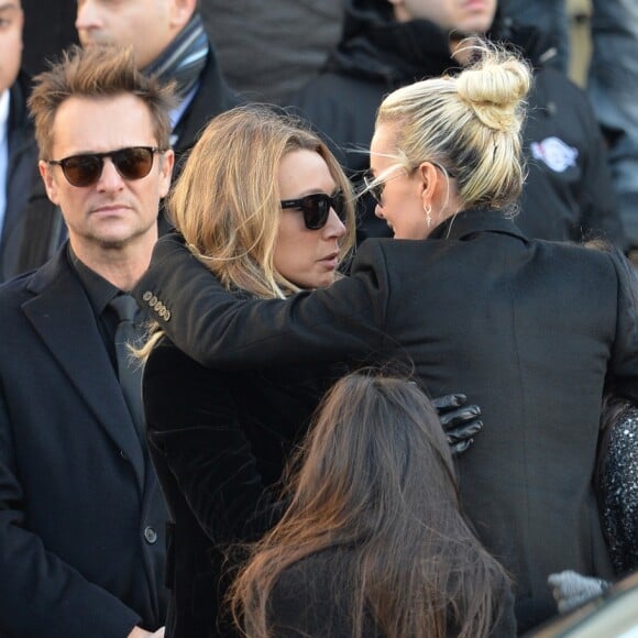 Le président Emmanuel Macron, David Hallyday, Laura Smet, Laeticia Hallyday et ses filles Joy et Jade - Arrivées des personnalités en l'église de La Madeleine pour les obsèques de Johnny Hallyday à Paris le 8 decembre 2017. © Veeren/Bestimage