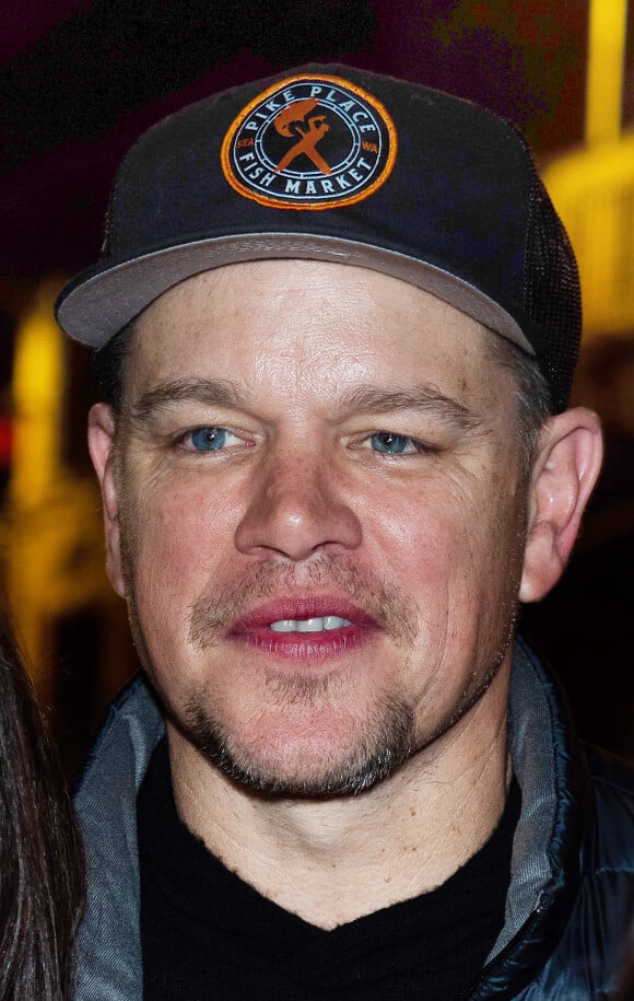 Matt Damon - Matt Damon, Ridley Scott et sa femme à la sortie d'un restaurant de Sarlat où ils ont dégusté de nombreux vins français après une journée de tournage du film de R. Scott "Le Dernier Duel" à Sarlat, le 15 février 2020.