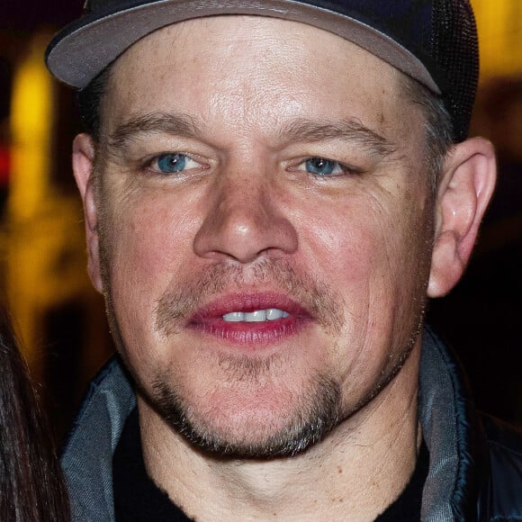 Matt Damon - Matt Damon, Ridley Scott et sa femme à la sortie d'un restaurant de Sarlat où ils ont dégusté de nombreux vins français après une journée de tournage du film de R. Scott "Le Dernier Duel" à Sarlat, le 15 février 2020.