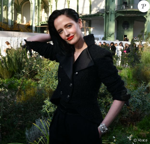 Eva Green assiste au deuxième défilé Chanel, collection Haute Couture printemps-été 2020, au Grand Palais. Paris, le 21 janvier 2020.