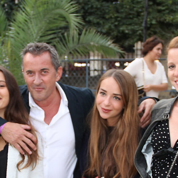 Christophe Dechavanne avec sa fille Ninon - Ouverture la Fête des Tuileries du samedi 28 juin au dimanche 24 août 2014, qui fête cette année 2 anniversaires : les 50 ans de cinéma de Claude Lelouch et les 30 ans de la Fête des Tuileries. Paris le 27 juin 2014.