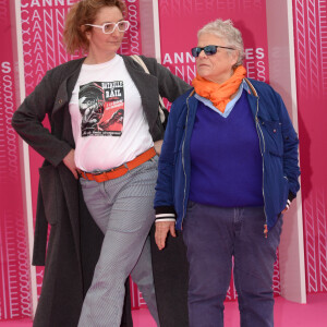 Corinne Masiero et Josee Dayan durant le "Pink Carpet" des séries "Aqui En La Tierra" et "Cacciatore The Hunter" lors du festival "Canneseries" à Cannes, le 9 avril 2018. © Rachid Bellak/Bestimage