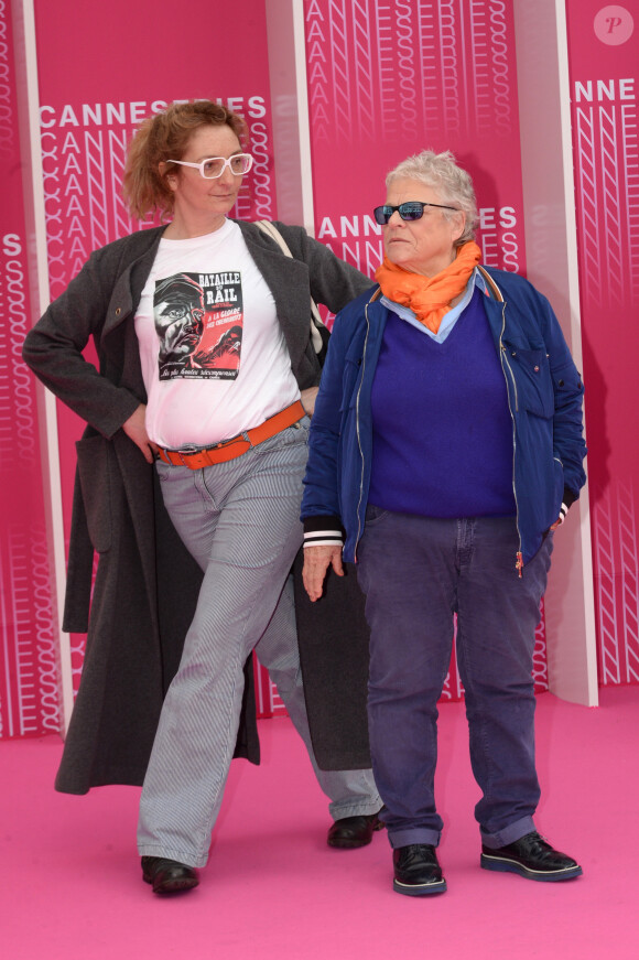 Corinne Masiero et Josee Dayan durant le "Pink Carpet" des séries "Aqui En La Tierra" et "Cacciatore The Hunter" lors du festival "Canneseries" à Cannes, le 9 avril 2018. © Rachid Bellak/Bestimage