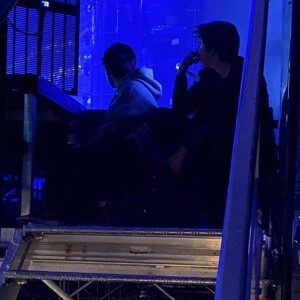 Amanda Sthers publie une photo de ses fils Léon et Oscar au concert de leur papa, Patrick Bruel, à Paris La Défense Arena. Instagram le 6 décembre 2019.