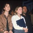 Charlotte Gainsbourg, Lola Doillon et Jacques Doiloon au défilé de Kate Berry, à Paris, en 1985.