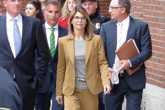 Archive - Lori Loughlin et son mari Mossimo Giullanni à la sortie du tribunal de Boston, le 4 mars 2019.