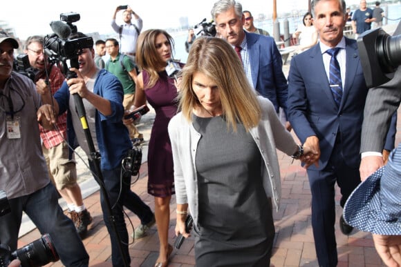 Lori Loughlin et son mari Mossimo Giannulli arrivent au tribunal de Boston. Le 27 août 2019