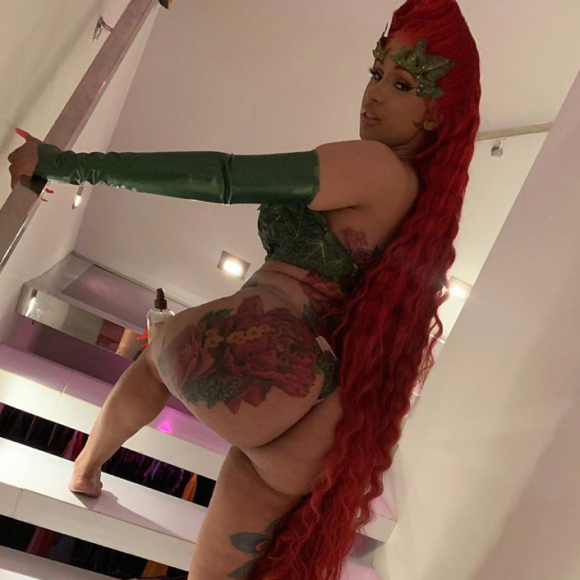 Cardi B, déguisée en Poison Ivy pour Halloween. Novembre 2019.