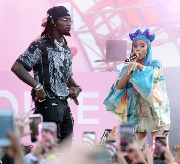 Les rappeurs Offset et Cardi B animent la soirée Revolve en marge du festival de Coachella. La Quinta, le 14 avril 2019.