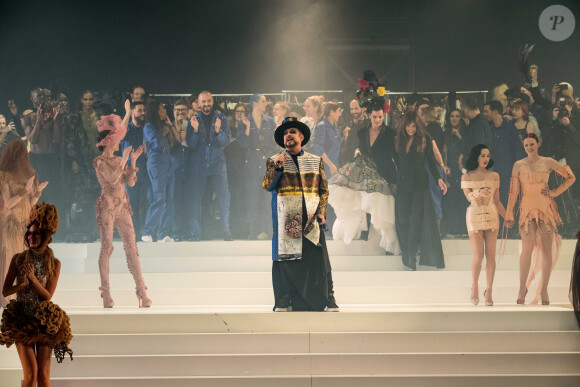 Boy George, Dita Von Teese et Karen Elson lors du dernier défilé de mode Haute-Couture printemps-été 2020 "Jean-Paul Gaultier" au théâtre du Châtelet à Paris, France, le 22 janvier 2020.