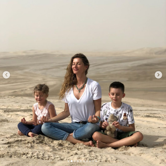 Gisele Bündchen et ses enfants Benjamin et Vivian. Avril 2020.