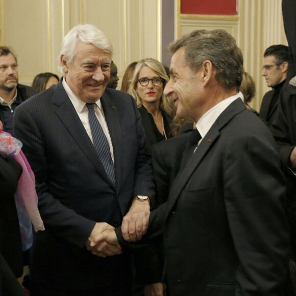 Exclusif - Nicolas Sarkozy et Claude Goasguen - N. Sarkozy se voit décerner le 13ème Prix Edgar Faure, lors d' une cérémonie organisée à la mairie du XVIème arrondissement. Paris le 12 novembre 2019. © Alain Guizard/Bestimage