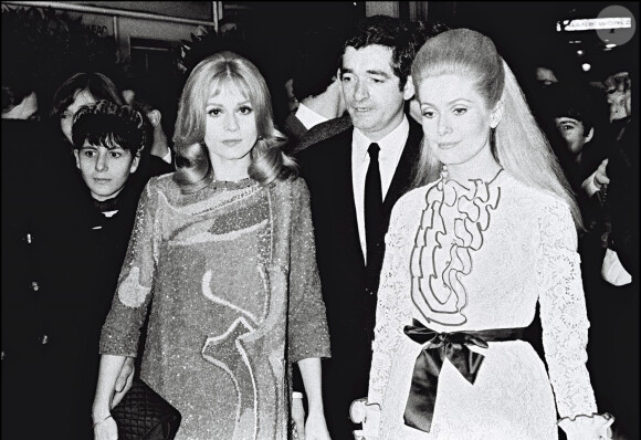 Françoise Dorléac, Catherine Deneuve et Jacques Demy - Première du film "Les Demoiselles de Rochefort" à Paris en 1967.