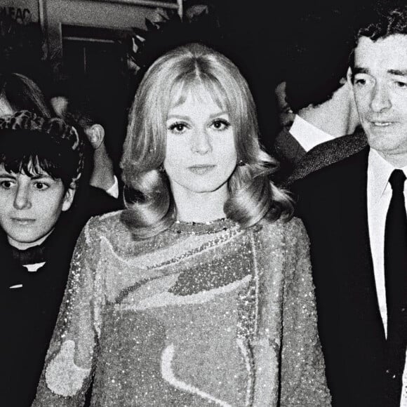 Françoise Dorléac, Catherine Deneuve et Jacques Demy - Première du film "Les Demoiselles de Rochefort" à Paris en 1967.