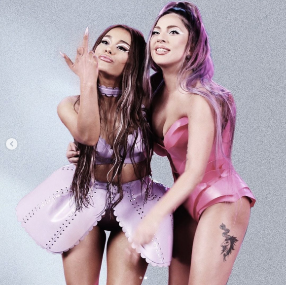 Ariana Grande et Lady Gaga sur le tournage du clip de la chanson "Rain On Me". Photo par Alfredo Flores. Mai 2020.