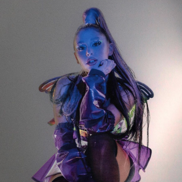 Ariana Grande sur le tournage du clip de la chanson "Rain On Me", de Lady Gaga. Photo par Alfredo Flores. Mai 2020.