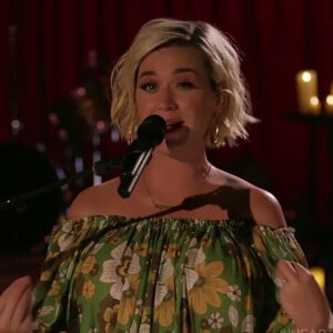 Katy Perry enceinte chante de son salon pour iHeartRadio Living Room Series pendant l'épidémie de Coronavirus Covid-19 à Los Angeles, le 29 mai 2020