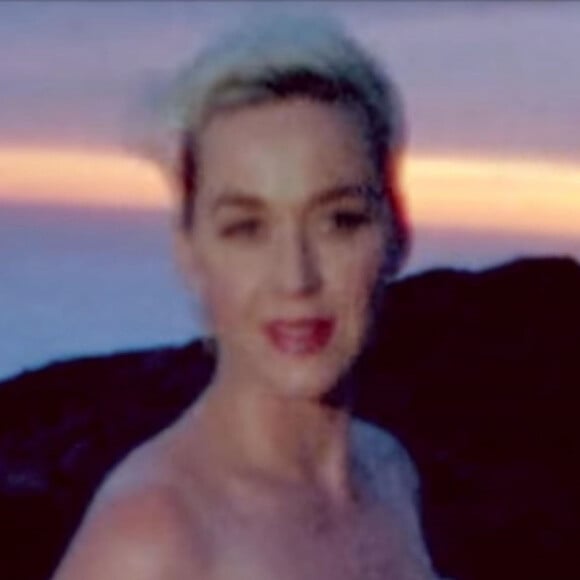 Katy Perry dévoile son ventre de femme enceinte en se dénudant entièrement dans le clip de sa chanson "Daisies". Los Angeles. Le 14 mai 2020.