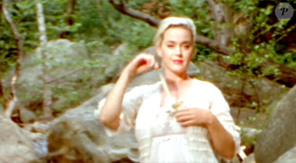Katy Perry dévoile son ventre de femme enceinte en se dénudant entièrement dans le clip de sa chanson "Daisies". Los Angeles. Le 14 mai 2020.
