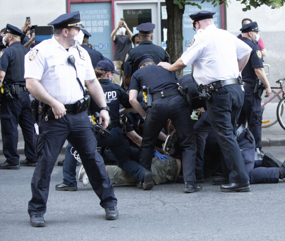 New York - Manifestation dans tous les États-Unis et vague de colère suite à la mort de George Floyd, mort lors d'une arrestation par 4 policiers blancs à Minneapolis le 29 mai 2020. © Brian Branch Price/ZUMA Wire