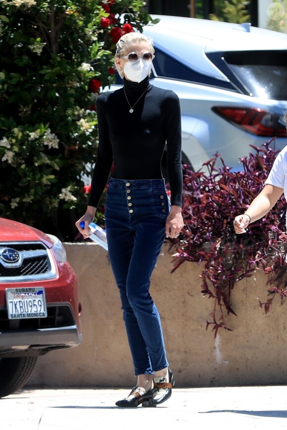 Jaime King à la sortie d'un rendez-vous médical à Santa Monica le 19 mai 2020.