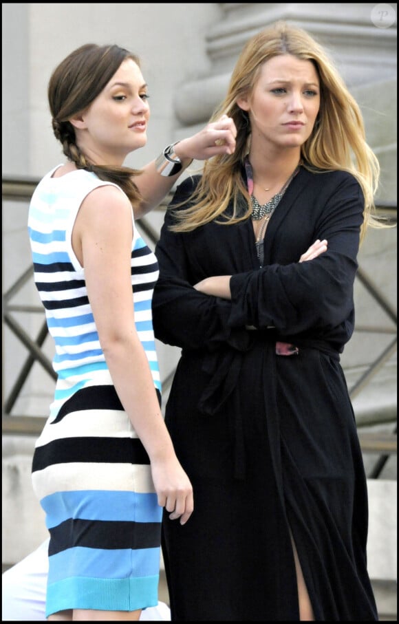 Leighton Meester, Blake Lively sur le tournage de "Gossip Girl" à New York. Le 13 juillet 2009.