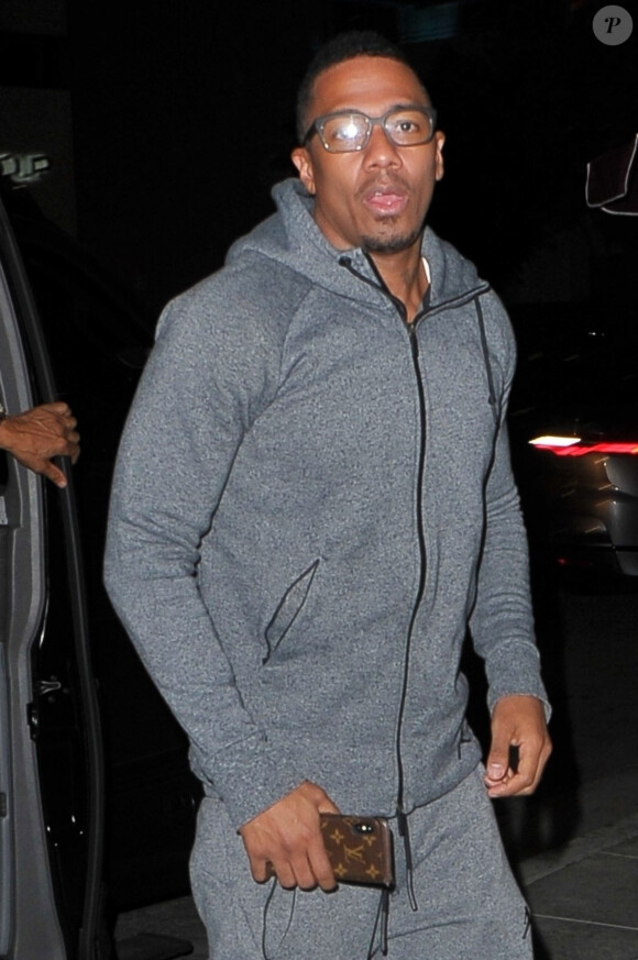 Exclusif - Nick Cannon porte des baskets Nike Air Jordan pour aller diner au restaurant Palms à Beverly Hills, le 9 avril 2019