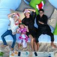 Jamel Debbouze souhaite une bonne année 2020 à ses fans sur Instagram, avec une photo de lui, sa femme Mélissa Theuriau et leurs deux enfants Léon et Lila. Photo publiée le 1er janvier 2020.