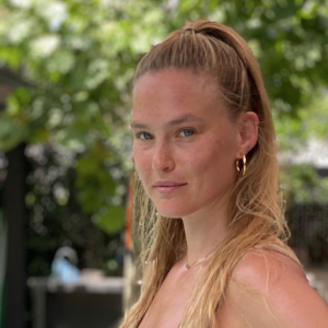 Bar Refaeli. Avril 2020.