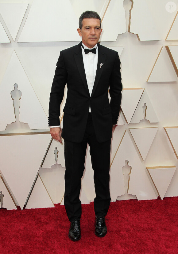 Antonio Banderas lors du photocall des arrivées de la 92ème cérémonie des Oscars 2020 au Hollywood and Highland à Los Angeles, Californie, Etats-Unis, le 9 février 2020.