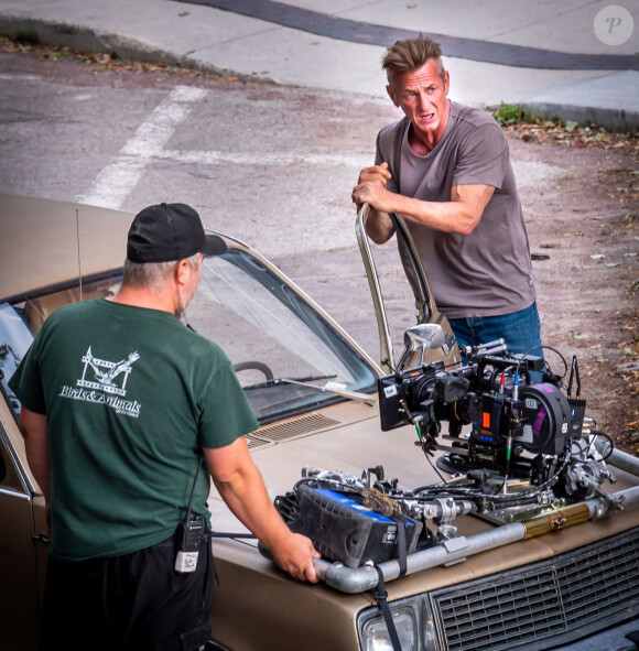 Exclusif - Sean Penn, en tant que réalisateur, sur le tournage de son film "Flag Day" à Manitoba au Canada. Le 3 août 2019