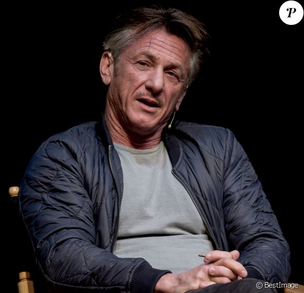 Sean Penn discute de son premier roman, "Bob Honey Who Do Stuff", lors du Live Talks Los Angeles à Santa Monica, Californie, Etats-Unis, le 3 avril 2018.
