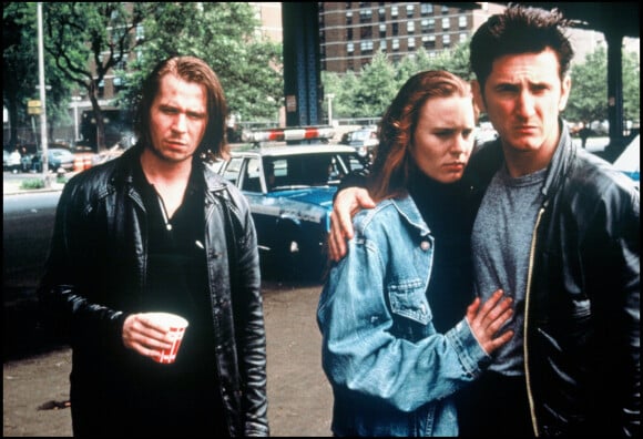 Gary Oldman, Robin Wright et Sean Penn dans le film "Les Anges de la nuit" en 1989.