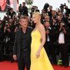 Charlize Theron et  Sean Penn - Montée des marches du film "Mad Max : Fury Road" lors du 68 ème Festival International du Film de Cannes, à Cannes le 14 mai 2015.