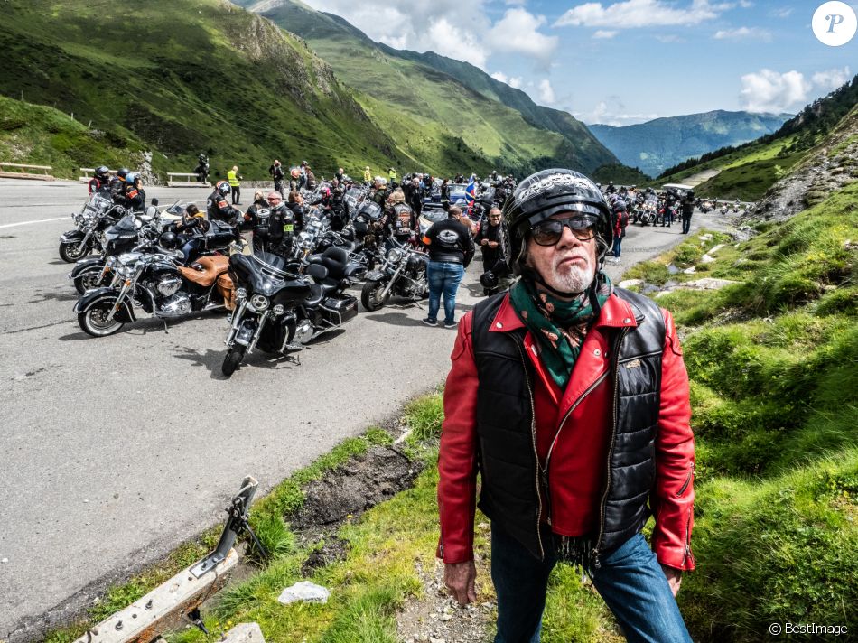 Exclusif Pierre Billon Et Un Groupe De Bikers Font Un Road Trip Entre Tarbes Et Lourdes Et Assistent A Une Messe La Veille Du 77 Eme Anniversaire De Johnny Ha Purepeople