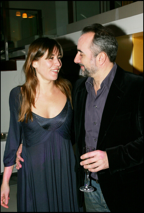 Antoine Duléry et Mathilde Seigner - Soirée de la maison de disque Warner en l'honneur de Johnny Hallyday au restaurant La Maison Blanche à Paris en 2006.
