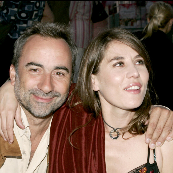 Antoine Duléry et Mathilde Seigner à Paris en 2004.