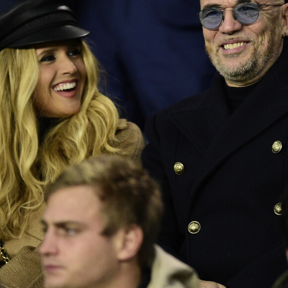 Pascal Obispo et sa femme Julie Hantson dans les tribunes lors du match retour de Champion's League "PSG - Bruges (1-0)" au Parc des Princes. Paris, le 6 novembre 2019.