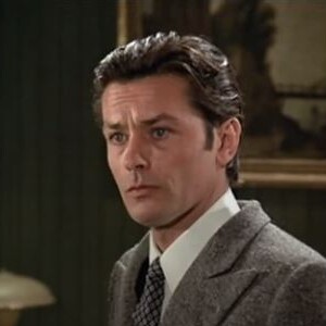 Alain Delon incarne Roger Borniche dans le film "Flic Story" sorti en 1975.