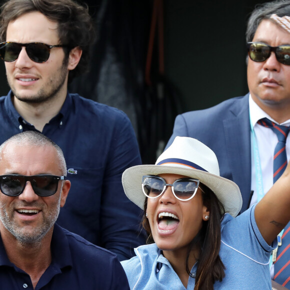 Le chanteur Vianney (Vianney Bureau), sa compagne Catherine Robert, Amel Bent et son mari Patrick Antonelli dans les tribunes des internationaux de tennis de Roland Garros à Paris, France, le 3 juin 2018. © Dominique Jacovides - Cyril Moreau/Bestimage