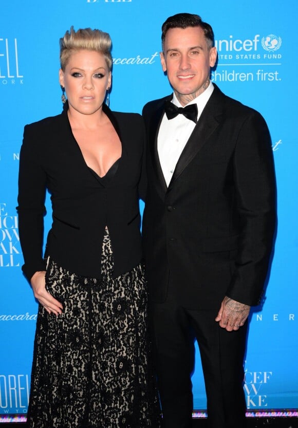 Pink et son mari Carey Hart - People à la soirée UNICEF Snowflake Ball à New York le 1er décembre 2015.