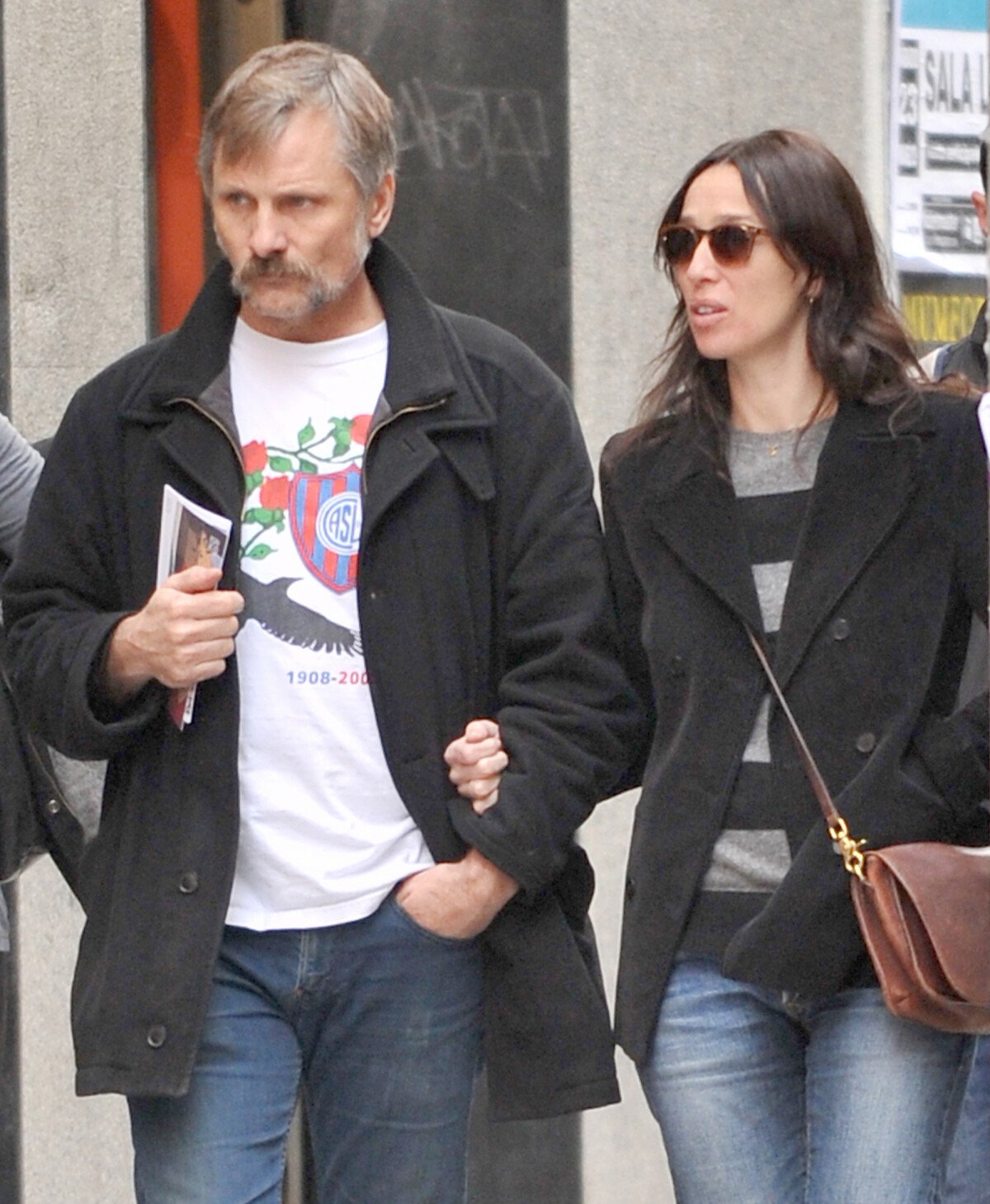 Photo Viggo Mortensen Et Ariadna Gil Se Promènent à Madrid Le 21 Mars 2013 Purepeople 