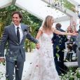 Gwyneth Paltrow dans une robe de mariée Valentino et Brad Falchuk en Tom Ford, lors de leur mariage le 29 septembre 2018.
