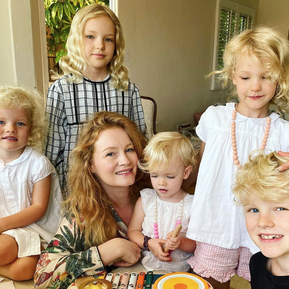 Kimberly Van Der Beek et ses 5 enfants Olivia, Joshua, Annabel, Emilia et Gwendolyn. Juin 2020.