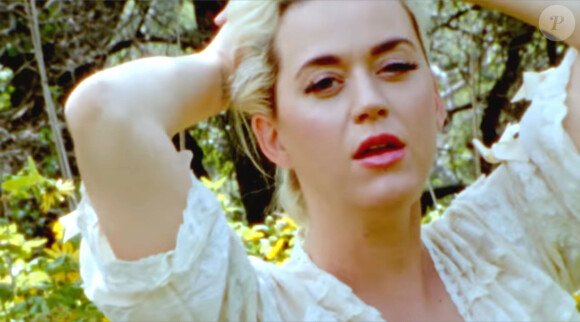 Katy Perry dévoile son ventre de femme enceinte en se dénudant entièrement dans le clip de sa chanson "Daisies". Los Angeles. Le 14 mai 2020.